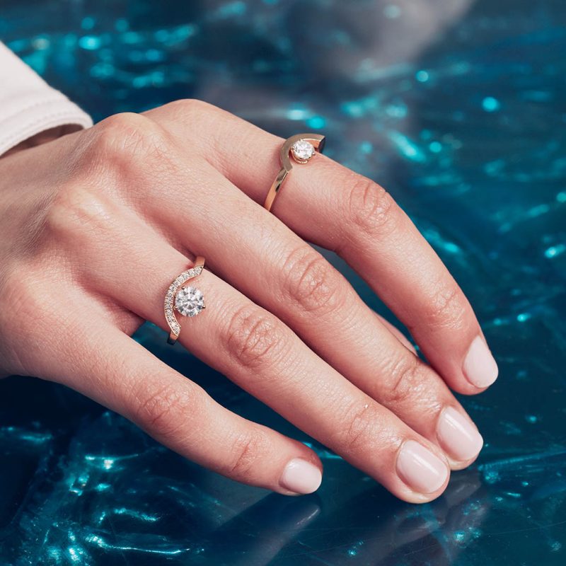 Bague_Intrepide_grand_arc_0.5ct_pavee_-_Or_blanc_18k_-_diamant_ethique_-_Loyale_Paris