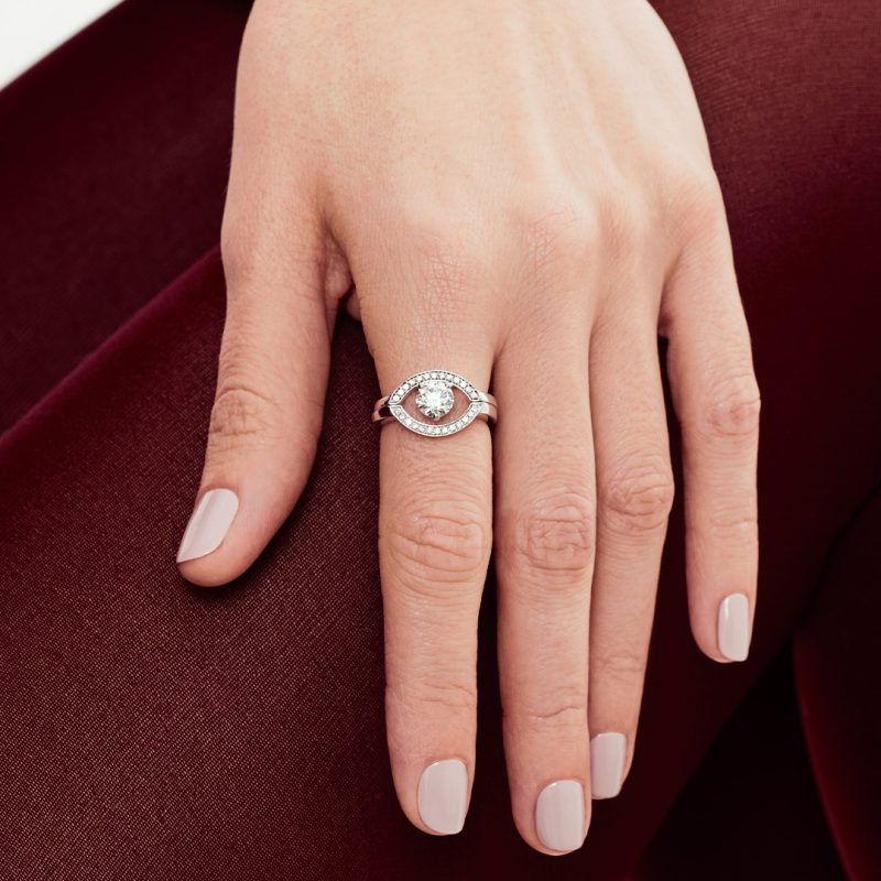 Bague_Intrepide_grand_arc_pavee_-_Or_blanc_18k_-_diamant_ethique_-_Loyale_Paris
