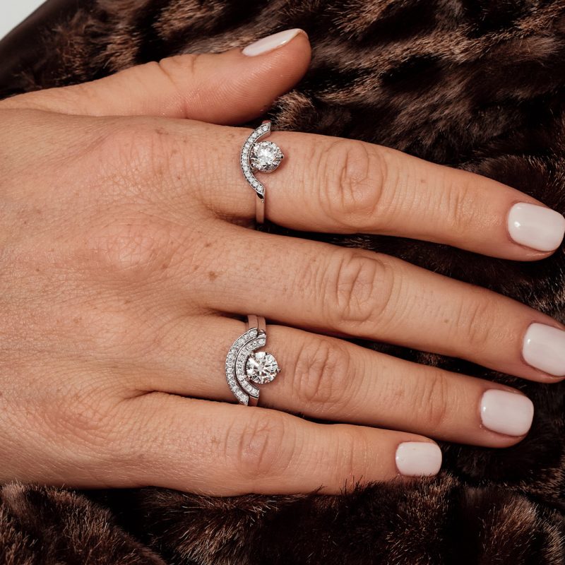 Bague_Intrepide_grand_arc_pavee_-_Or_blanc_18k_-_diamant_ethique_-_Loyale_Paris