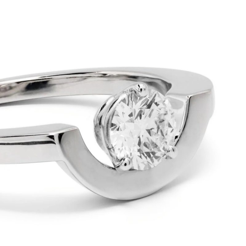 Bague_Intrepide_petit_arc_0.5ct_-_Or_blanc_18k_-_diamant_ethique_-_Loyale_Paris