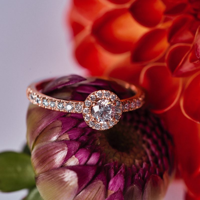 Solitaire_Les_Absolues_Couronne_025ct_pavé_-_18k_rose_gold_lab_grown_diamond_Loyale_Paris_3 5