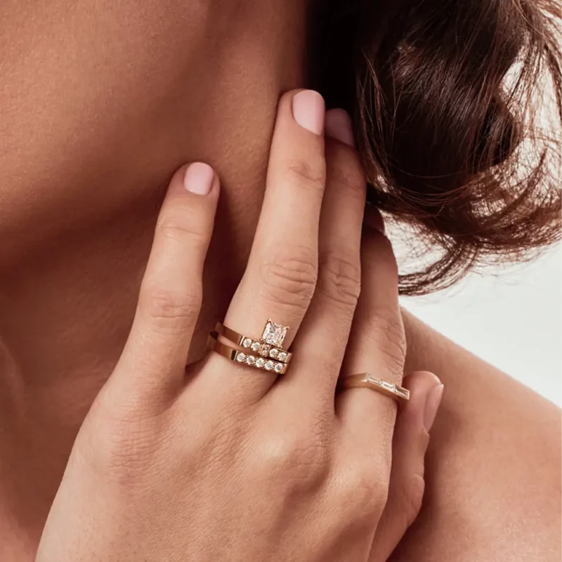 Solitaire_Uraeus_0.7ct_Princesse_pave_-_Or_jaune_18k_-_diamant_ethique_-_Loyale_Paris_-_4