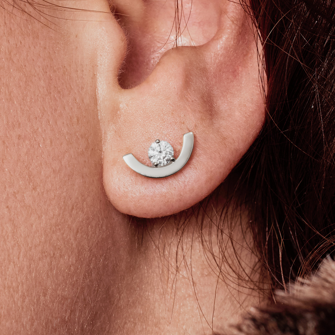 Boucles_d'oreilles_Intrepide_petit_arc_0.25ct_x2_pavee_-_Or_blanc_18k_-_diamant_ethique_-_Loyale_Paris_-_2